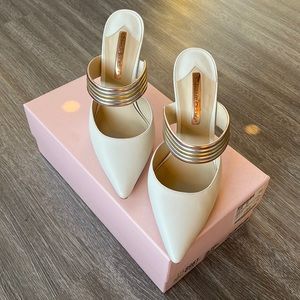 Stunning off white with Tri-colored metallic band.